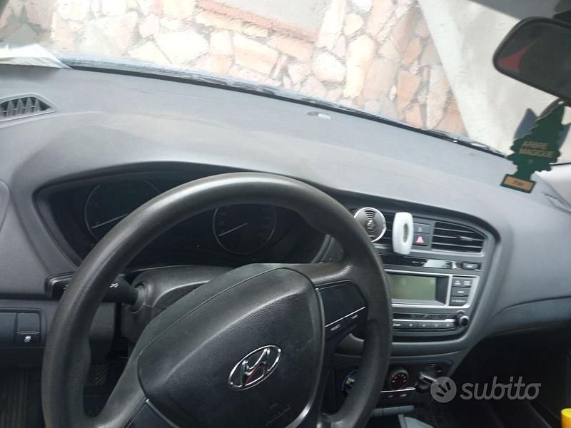 Usata 2017 Hyundai i20 Due volumi | 5200 € (Super prezzo) - Immagine 1/4