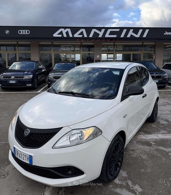 Usata Lancia Ypsilon 69 CV (50 kW) 2018 Bianco Utilitaria