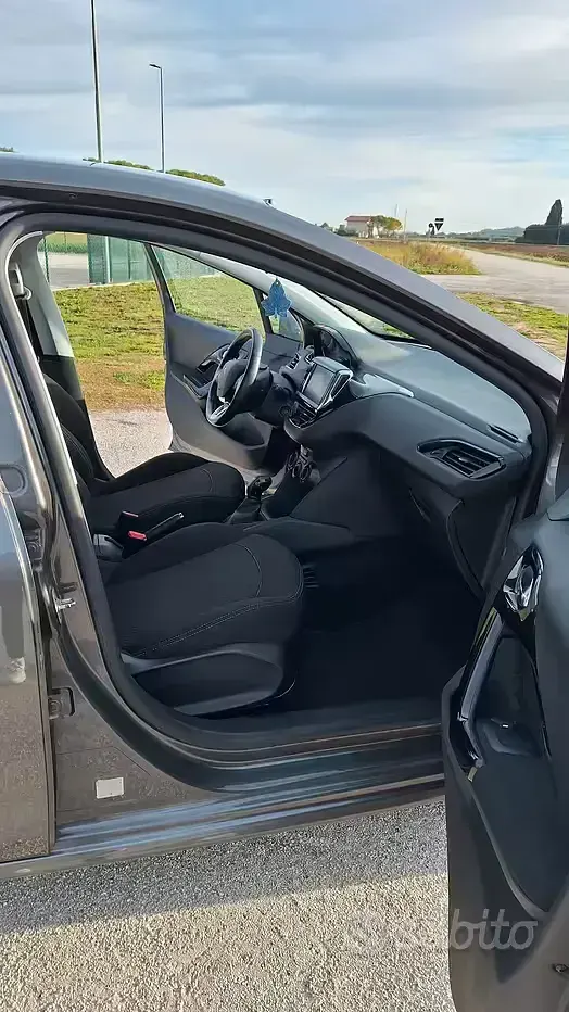 Usata Peugeot 208 Active 83 CV (61 kW) 2019 Grigio Utilitaria