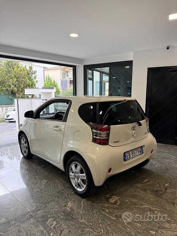 Occasion Toyota iQ 68 ch (50 kW) 2010 Blanc Citadine