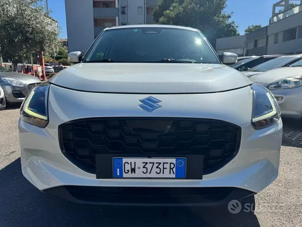 Usata Suzuki Swift 83 CV (61 kW) 2024 Bianco Utilitaria