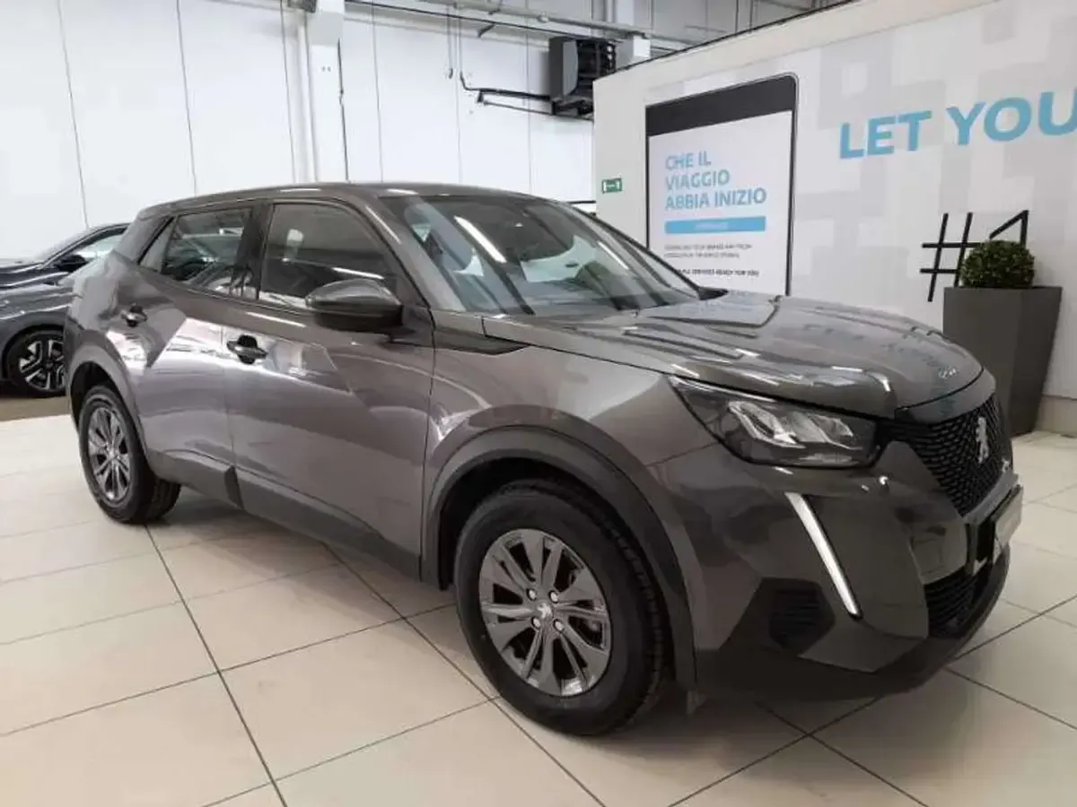 Usata Peugeot 2008 Active 131 CV (96 kW) 2020 Grigio platinum SUV