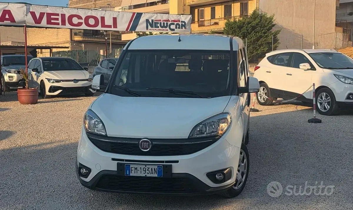 Usata Fiat Doblò Lounge 120 CV (88 kW) 2018 Bianco Monovolume