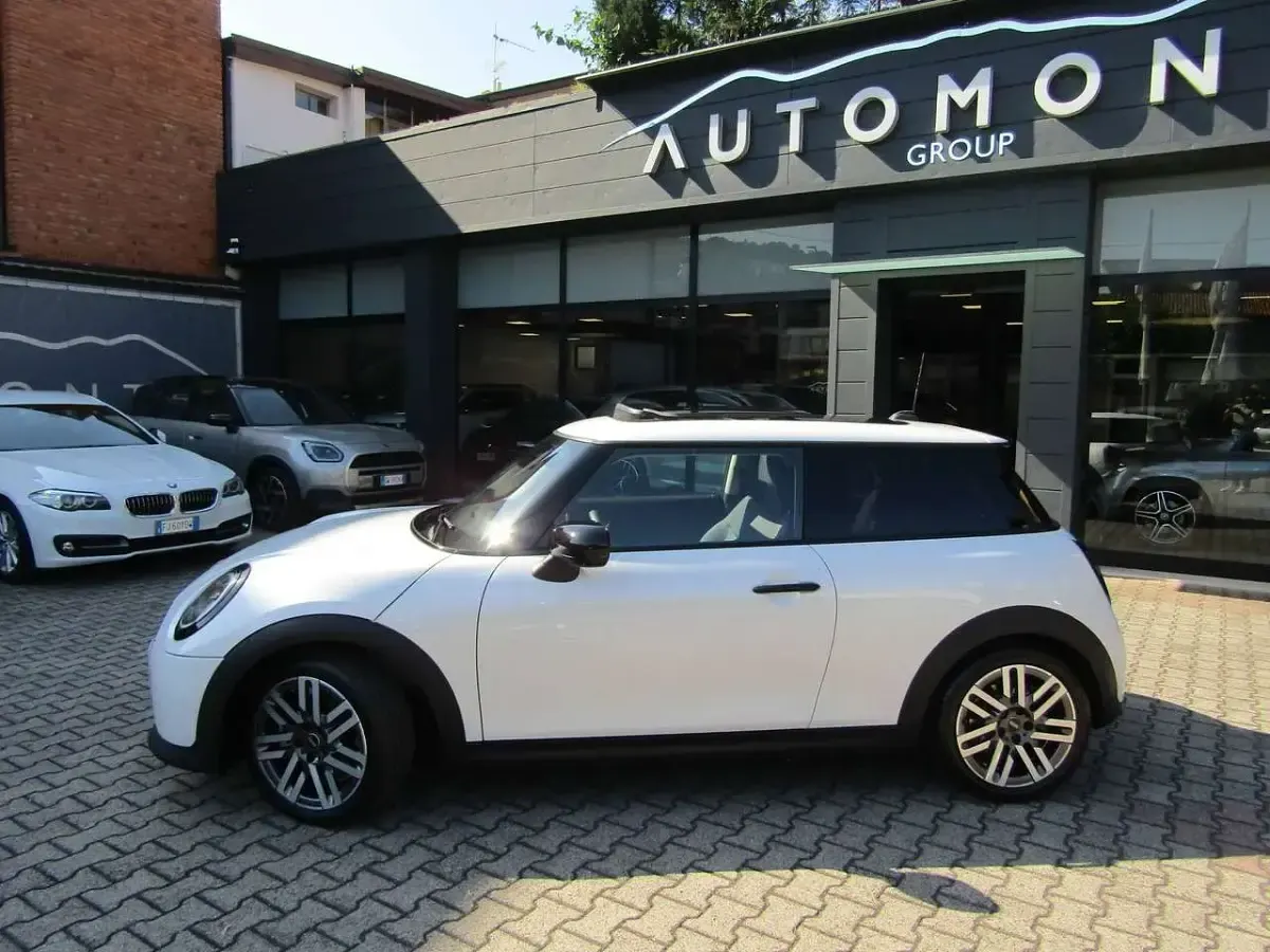 Usata Mini Cooper 114 kW (156 CV) 2025 Nanuq white Utilitaria