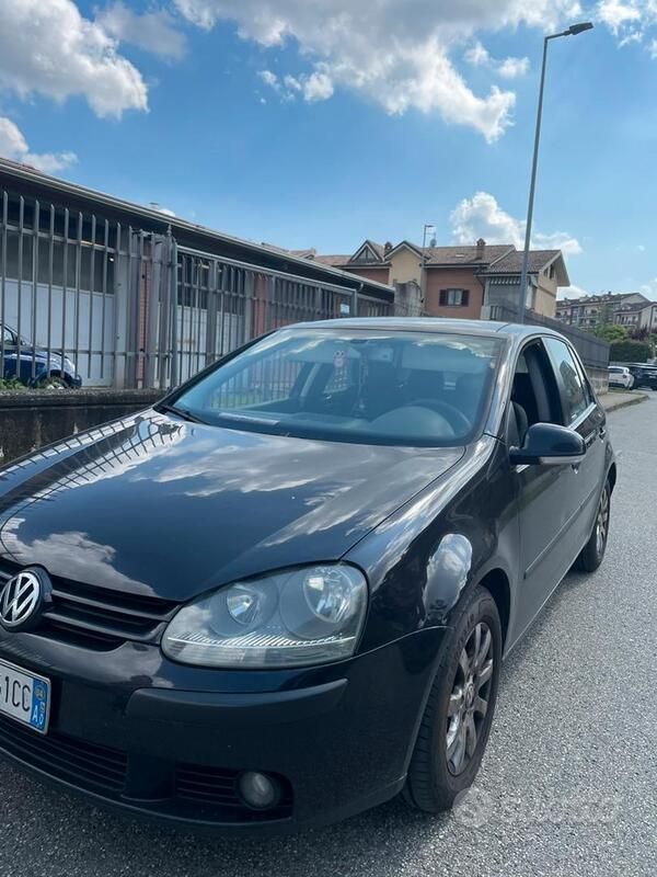 Usata VW Golf V 2004 Blu Utilitaria