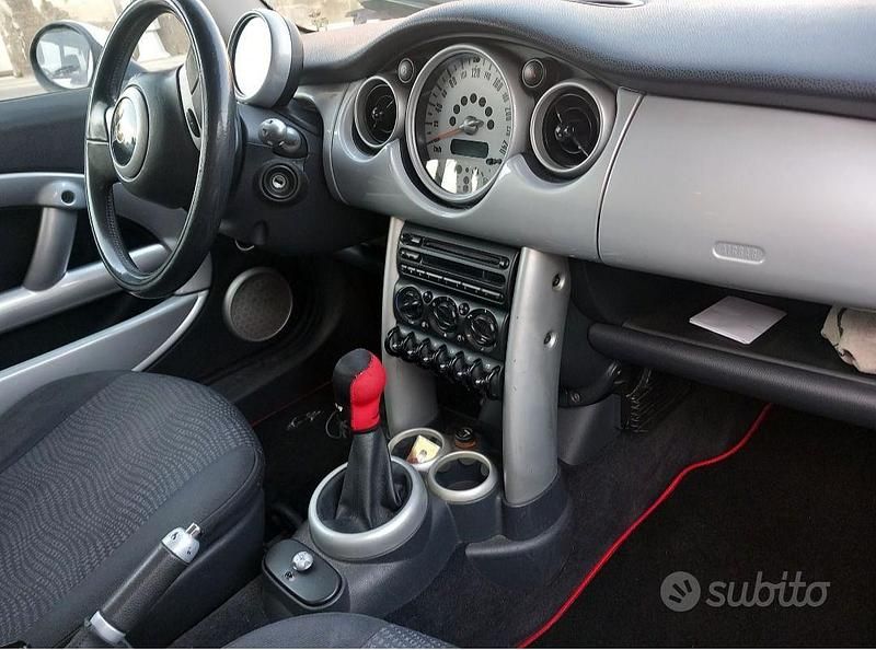 Begagnad Mini Cooper 116 HK (85 kW) 2002 Halvkombi