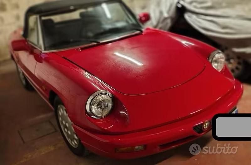 Usata Alfa Romeo Spider 122 CV (89 kW) 1990 Rosso Cabrio