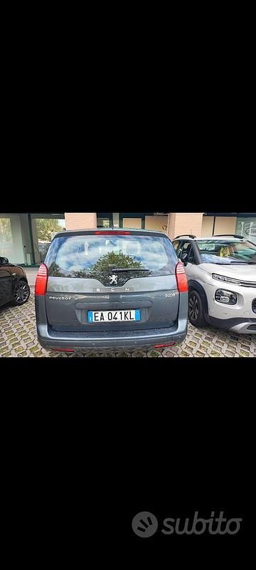 Usata Peugeot 5008 109 CV (80 kW) 2011 Grigio Monovolume