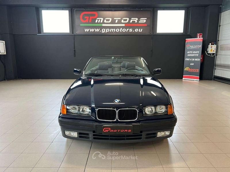 Blu/azzurro Usata 1995 BMW 320 Cabriolet Efficient Dynamics Cabrio | 9990 € - Immagine 1/4