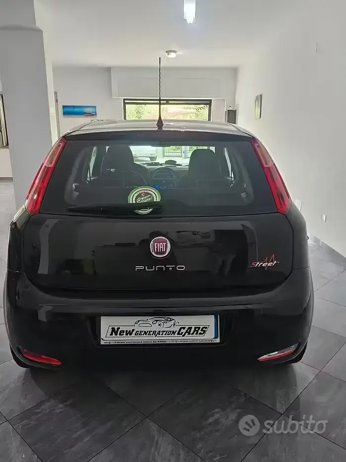 Usata Fiat Punto Street 75 CV (55 kW) 2015 Nero Utilitaria