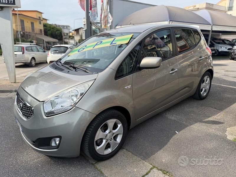 Usata Kia Venga EX 90 CV (66 kW) 2010 Bianco Utilitaria