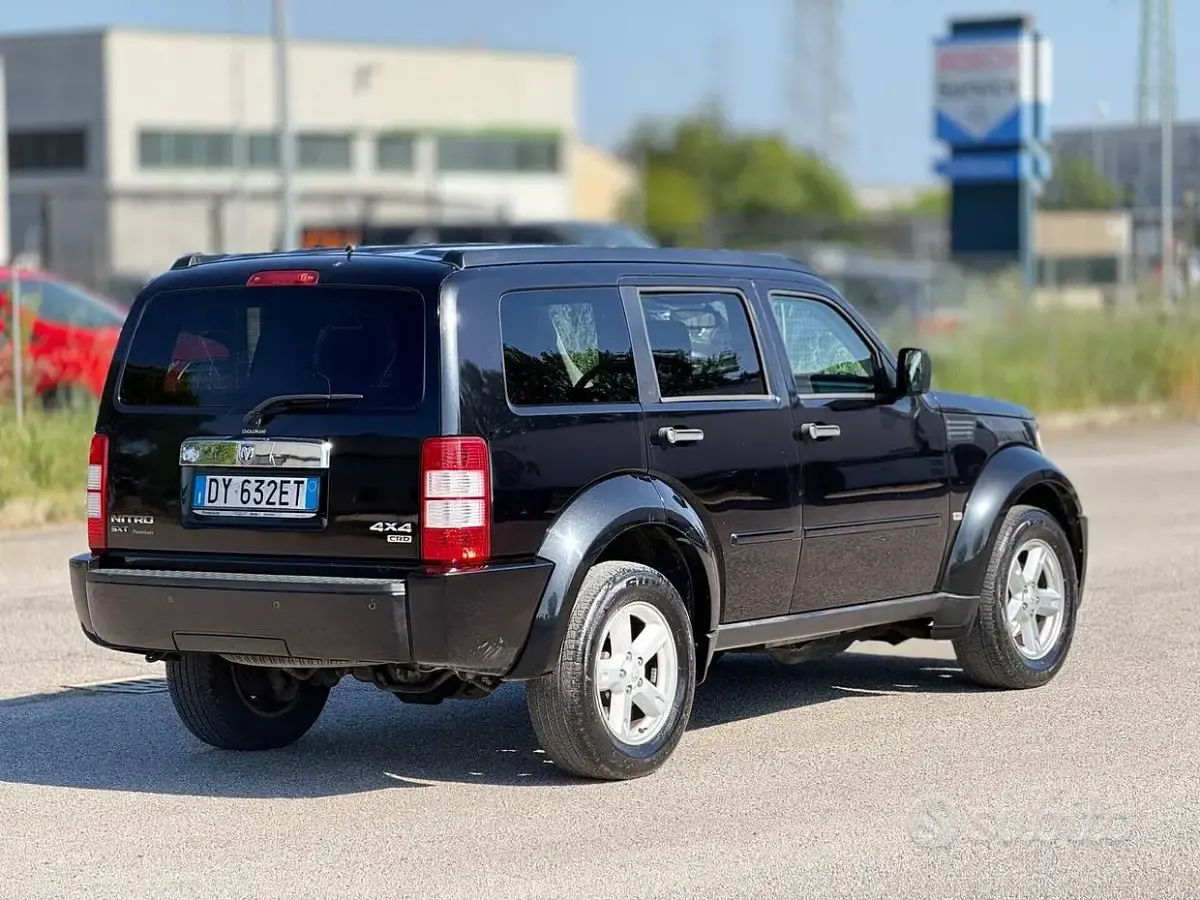 Usata Dodge Nitro 177 CV (130 kW) 2010 Nero SUV