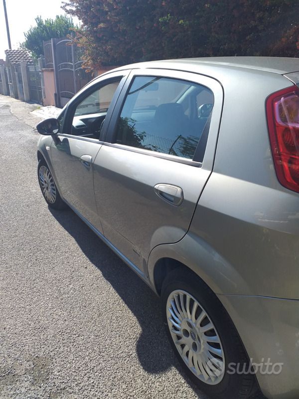 Usata Fiat Grande Punto 68 CV (50 kW) 2008 Grigio Utilitaria