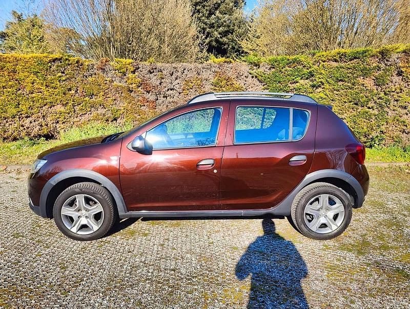 Usata Dacia Sandero Stepway 90 CV (66 kW) 2017 Marrone Berlina