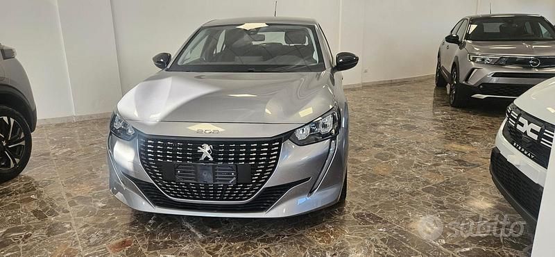 Usata Peugeot 208 Allure 101 CV (74 kW) 2023 Grigio Utilitaria