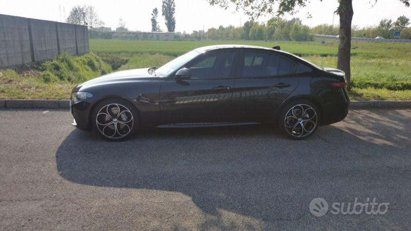 Nero Usata 2017 Alfa Romeo Giulia Tre volumi | 17.000 € (Ottimo prezzo) - Immagine 1/4
