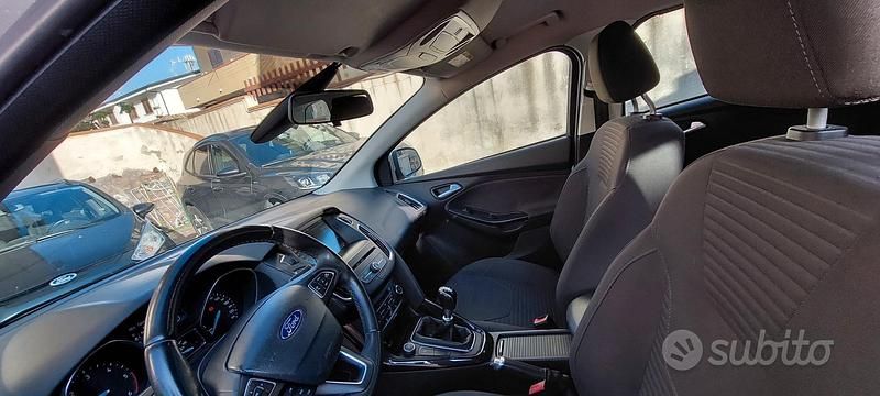 Usata Ford Focus 120 CV (88 kW) 2015 Grigio Station wagon