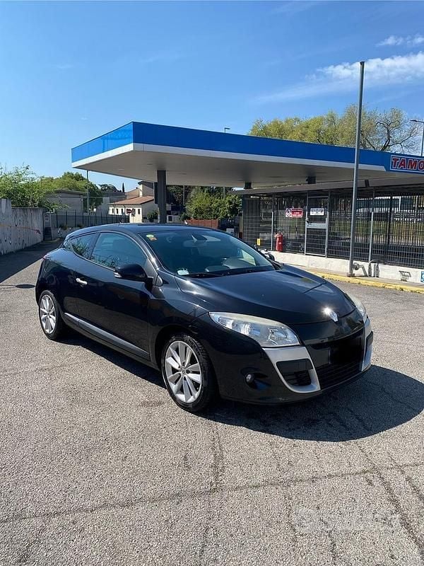 Begagnad Renault Mégane Coupé Luxe 110 HK (80 kW) 2010 Svart Sportkupé