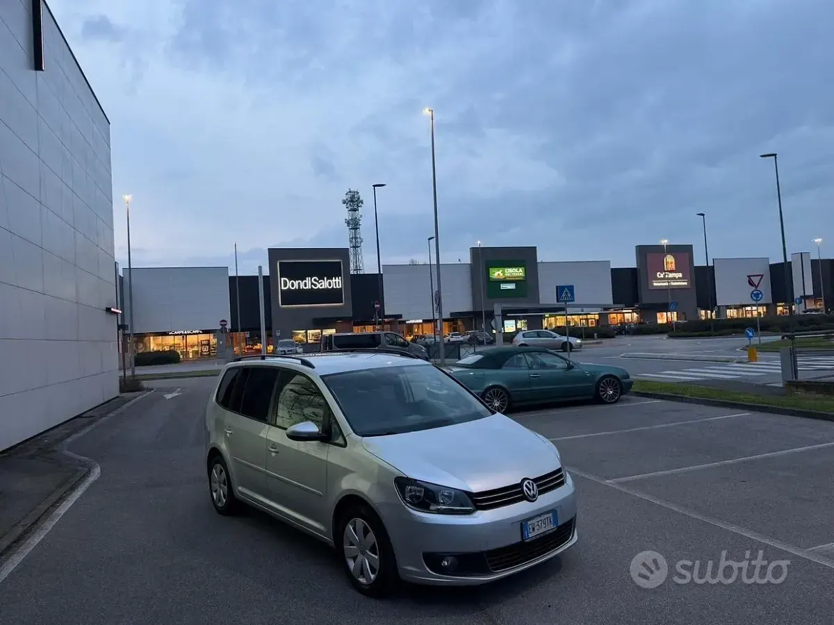 Usata VW Touran Comfortline 105 CV (77 kW) 2014 Grigio Monovolume