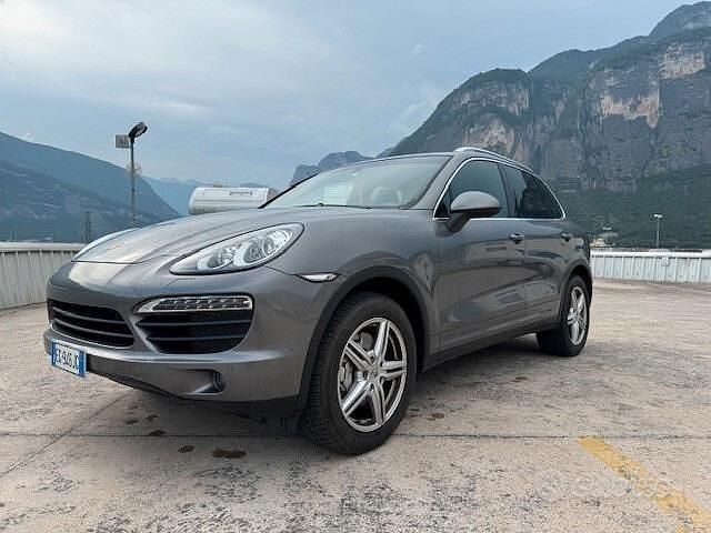 Usata Porsche Cayenne 400 CV (294 kW) 2011 Grigio SUV