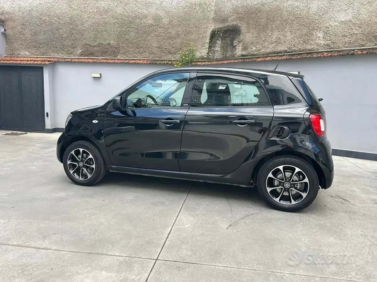 Usata Smart ForFour 71 CV (52 kW) 2018 Nero Utilitaria