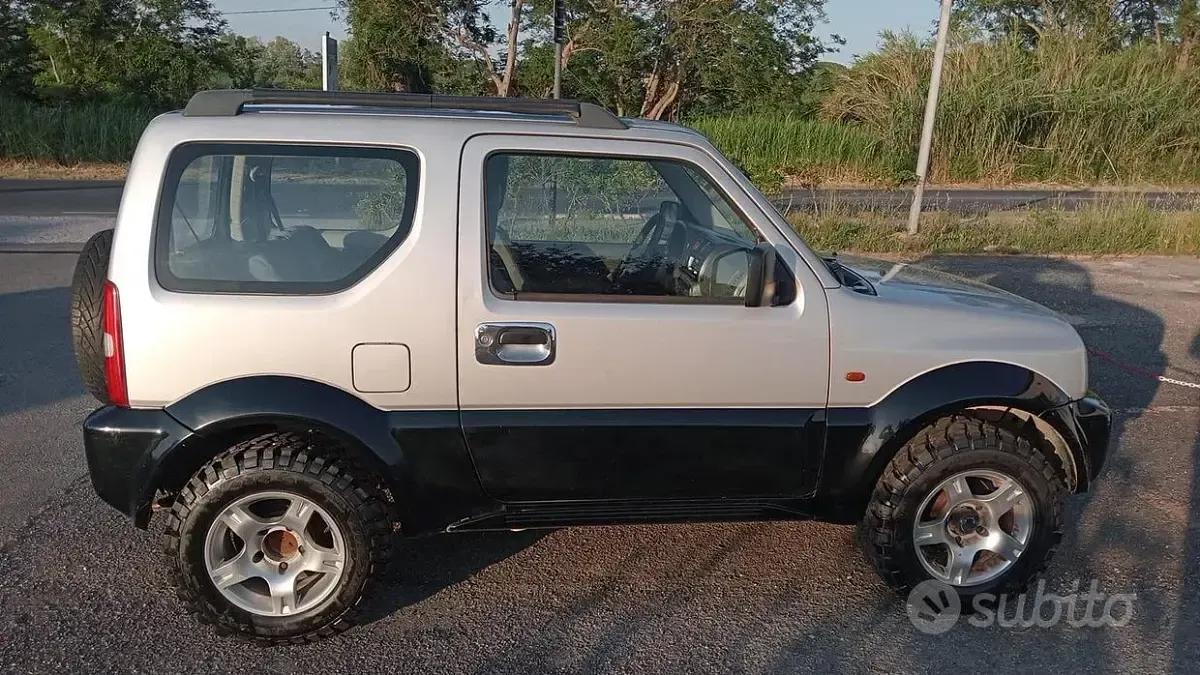 Usata Suzuki Jimny 82 CV (60 kW) 2001 Grigio SUV