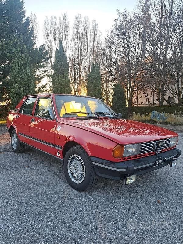 Rosso Usata 1982 Alfa Romeo Giulietta Tre volumi | 7600 € - Immagine 1/4