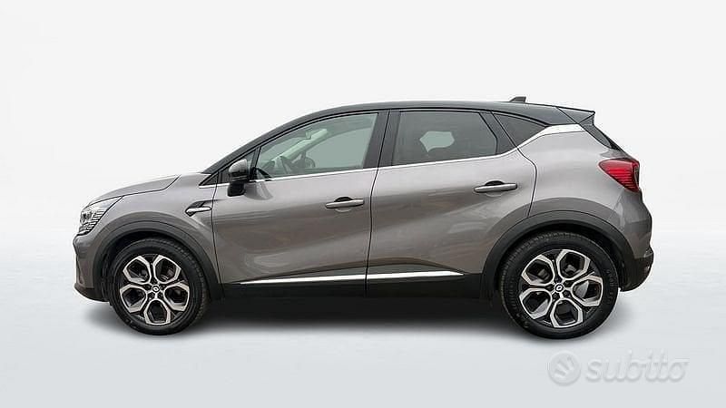 Usata Renault Captur Techno 145 CV (106 kW) 2022 Grigio scuro SUV
