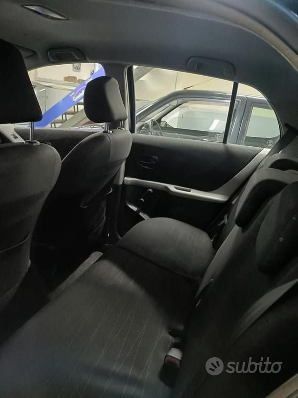 Usata Toyota Yaris 69 CV (50 kW) 2006 Blu Utilitaria