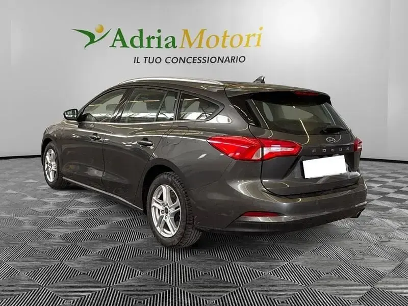 Gebraucht Ford Focus Business Edition 120 PS (88 kW) 2021 Grau Kombi