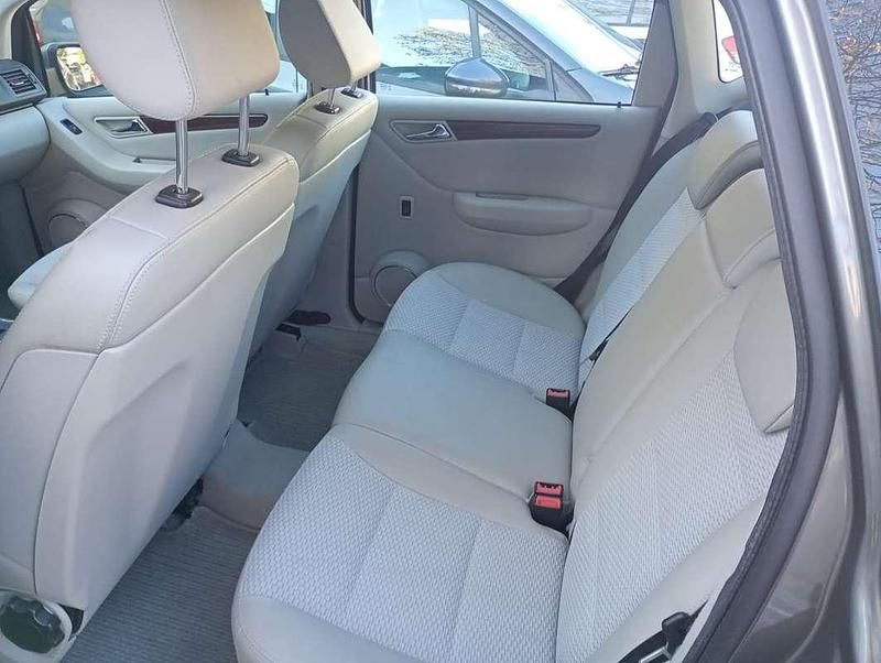 Usata Mercedes 180 116 CV (85 kW) 2010 Grigio Berlina