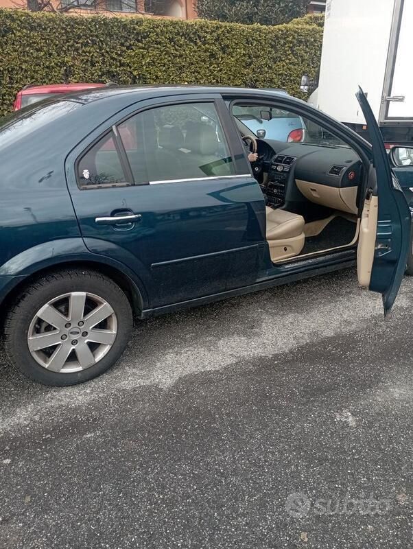 Begagnad Ford Mondeo 2004 Sedan