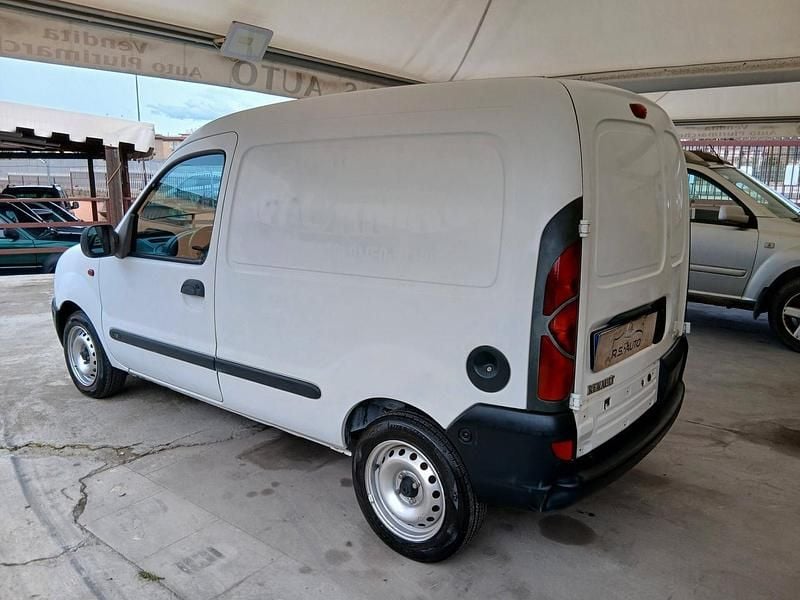 Usata Renault Kangoo 58 CV (42 kW) 2000 Bianco Monovolume