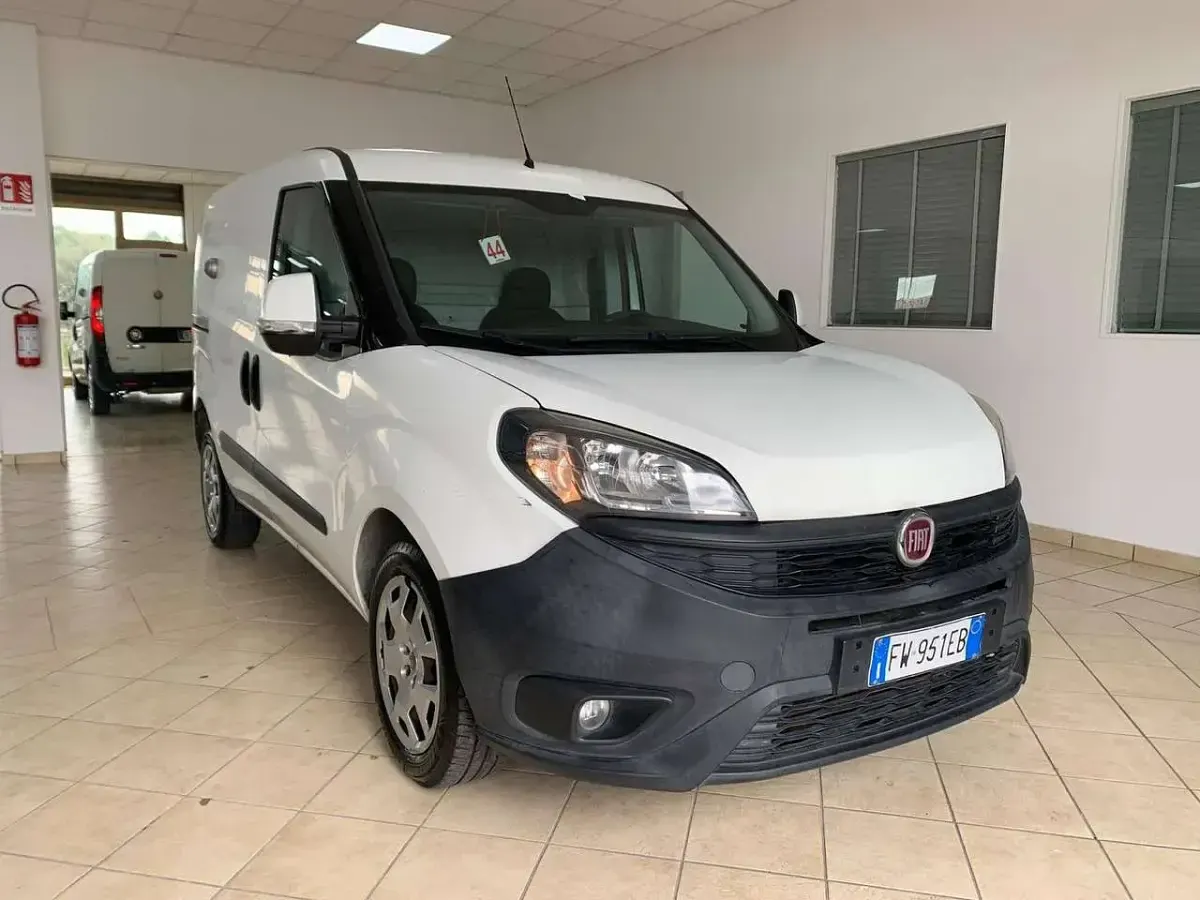Usata Fiat Doblò 120 CV (88 kW) 2019 Bianco Monovolume