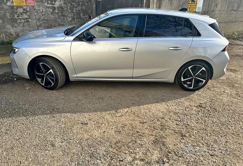 Usata Opel Astra 130 CV (95 kW) 2023 Grigio Berlina