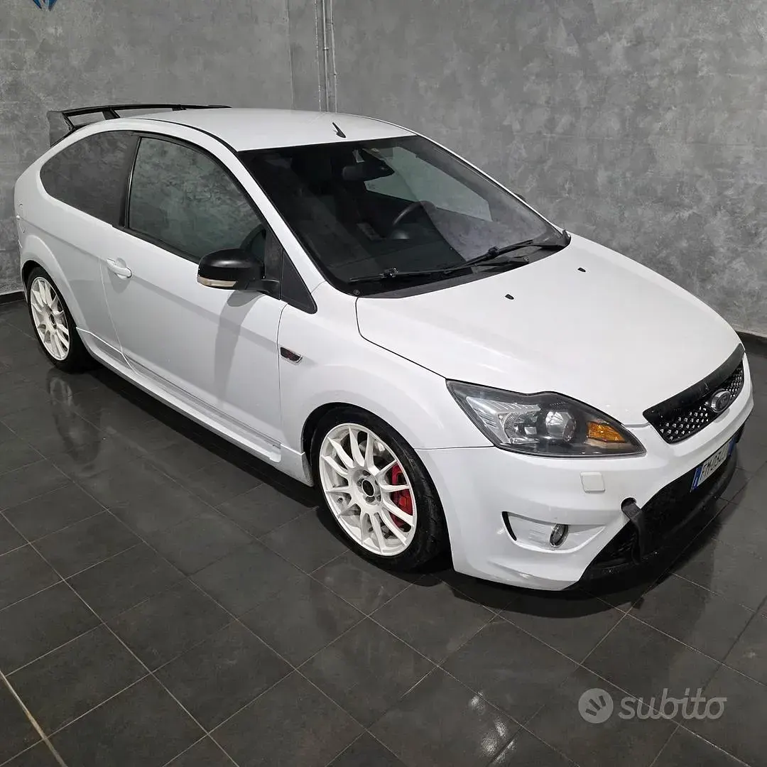Usado Ford Focus ST 226 HP (166 kW) 2008 Branco Sedan