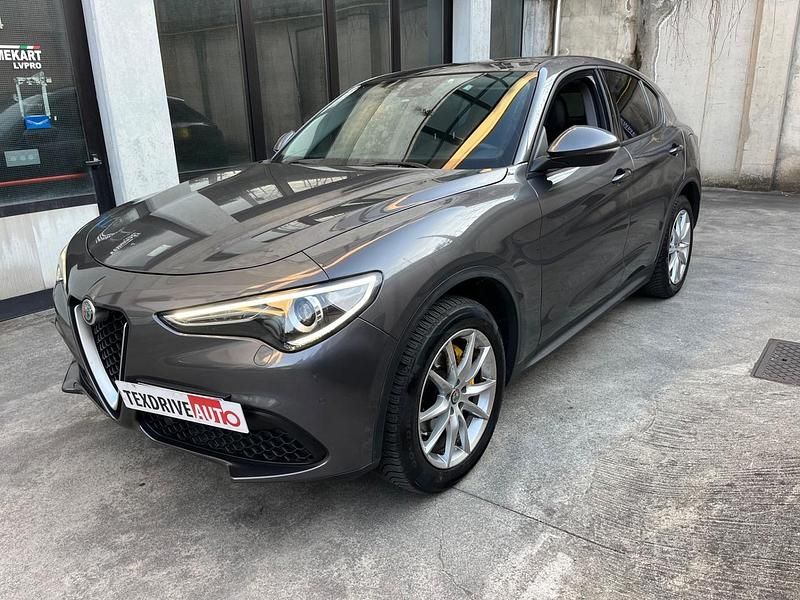 Usata Alfa Romeo Stelvio Executive 190 CV (139 kW) 2018 Grigio SUV