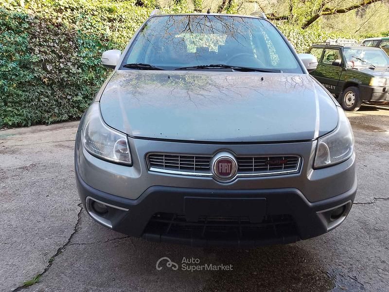 Begagnad Fiat Sedici 136 HK (100 kW) 2010 Grå SUV