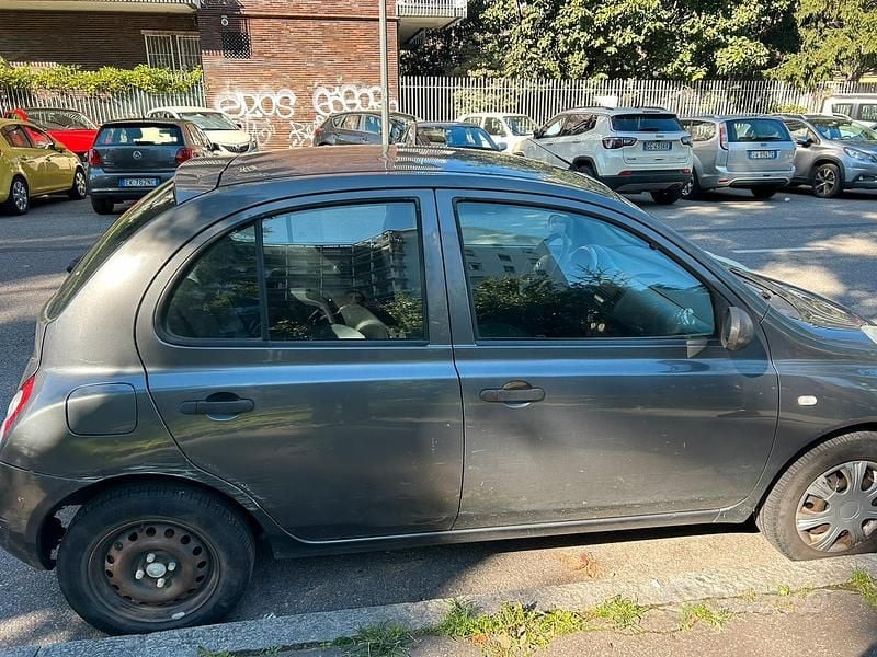 Usata Nissan Micra 65 CV (47 kW) 2004 Grigio Utilitaria