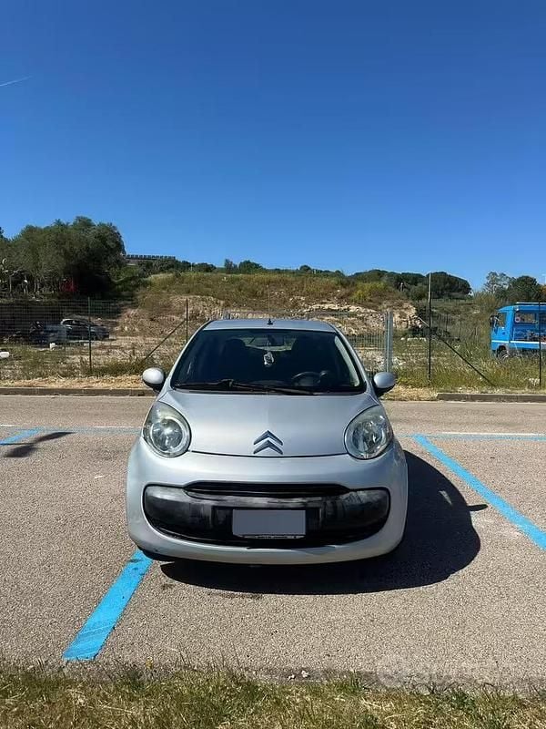Usado Citroën C1 54 CV (39 kW) 2006 Gris Utilitario