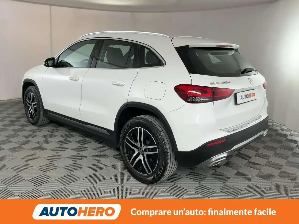 Begagnad Mercedes GLA200 Executive 150 HK (110 kW) 2023 Vit SUV