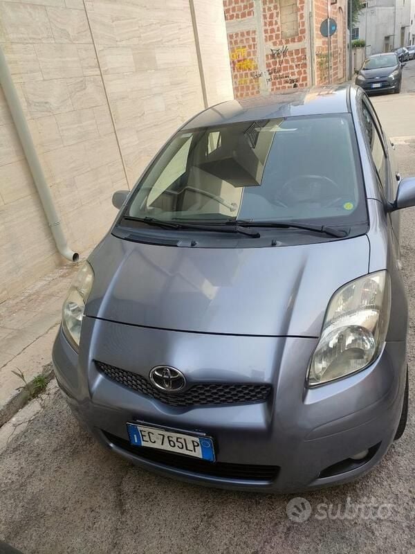 Usata Toyota Yaris 2010 Grigio Utilitaria