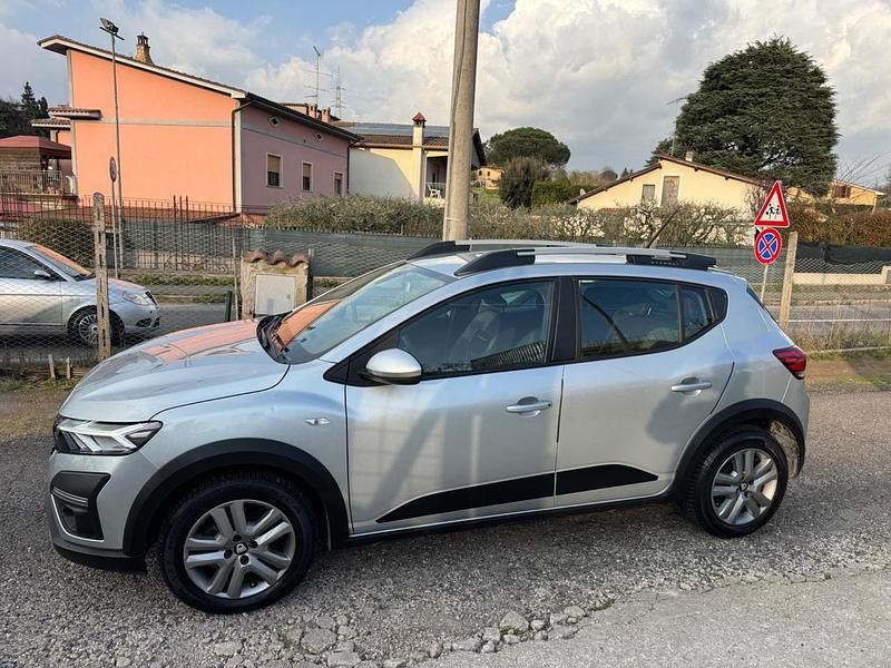Usata Dacia Sandero Comfort 100 CV (73 kW) 2021 Argento Berlina