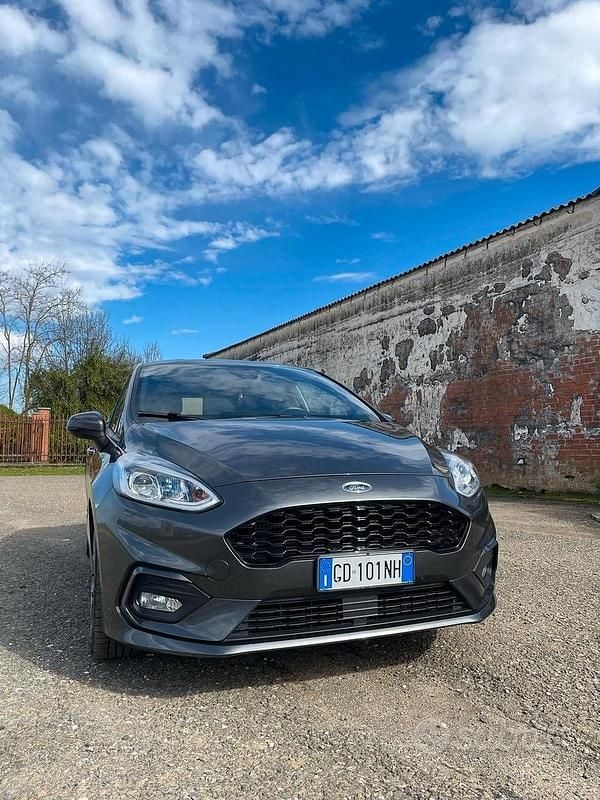 Grigio Usata 2021 Ford Fiesta ST-Line Berlina | 12.000 € (Buon prezzo) - Immagine 1/4