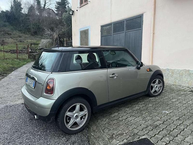 Usata Mini Cooper D 109 CV (80 kW) 2009 Utilitaria