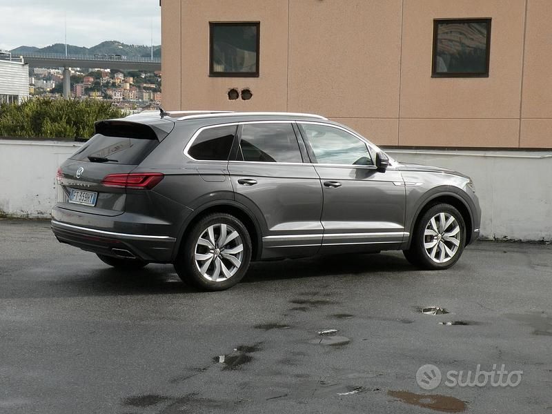 Usata VW Touareg Advance 231 CV (169 kW) 2019 Grigio SUV