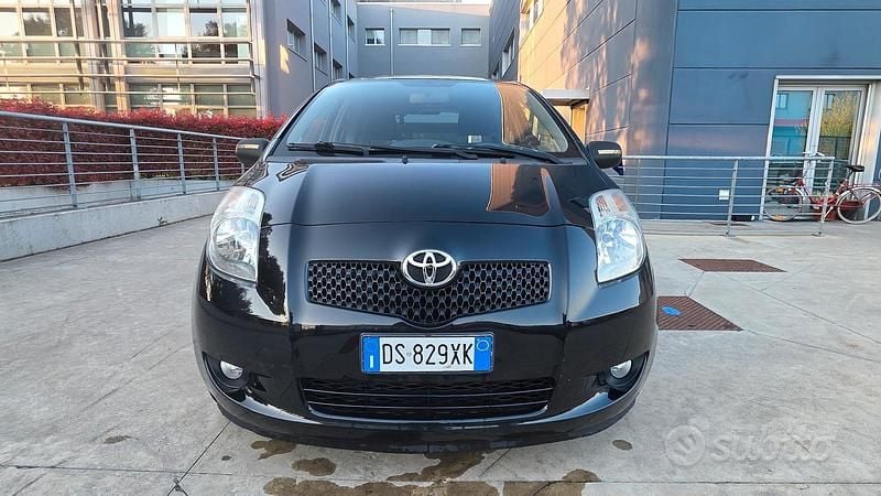 Usata Toyota Yaris 69 CV (50 kW) 2009 Nero Utilitaria