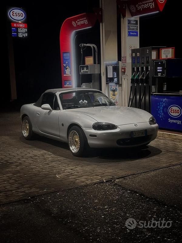 Usata Mazda MX5 110 CV (80 kW) 2000 Grigio Cabrio
