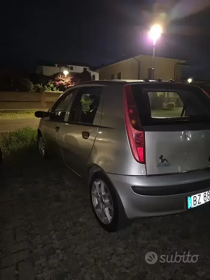 Usata Fiat Punto 60 CV (44 kW) 2002 Grigio Utilitaria