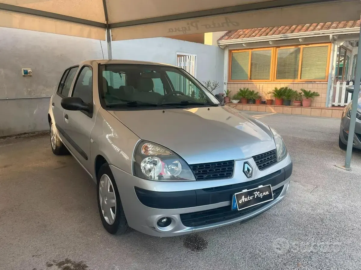 Usata Renault Clio II Dynamique 58 CV (42 kW) 2005 Grigio Berlina